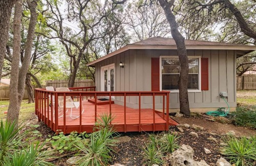 Wimberley House | Downtown - Walk to Wimberley Square! Lonestar Bungalow @ Beer Ranch Project Inn