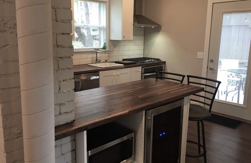 Tenney-Lapham House | Downtown Walkable Home - Near UW + Shops and Bars.