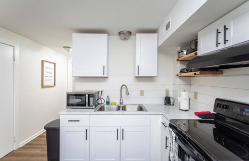 Waynesboro Apartment | Downtown Waynesboro, Close to 151, Blue Ridge Parkway, Close to Augusta Health and UVA