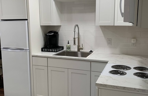 Carson City House | Downtown Westside Cottage