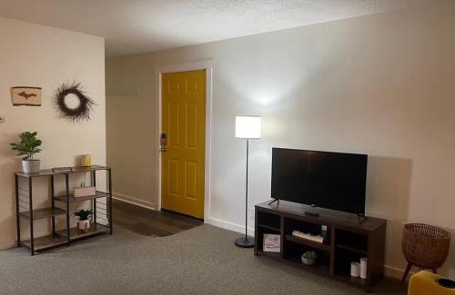Ironwood House | Downtown Yellow Room at Villages on Aurora