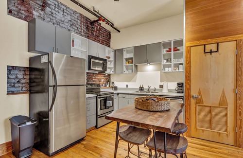 Old City Apartment | Downtown Zen Den, Comfort and convenience in downtown Knoxville