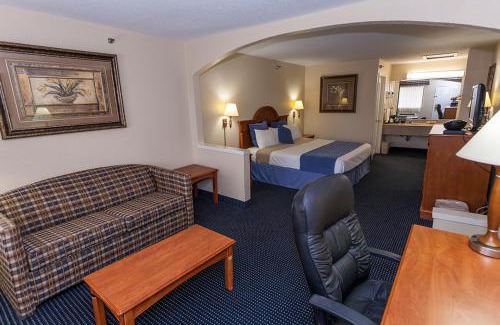 Southeast Houston Hotel | Downtowner Inn and Suites - Houston
