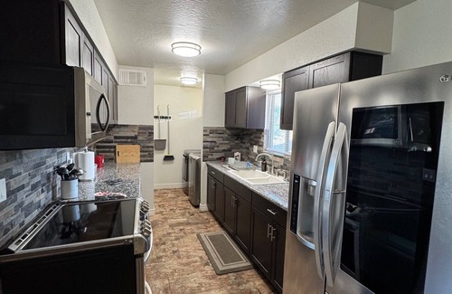 Arizona City House | DP Arizona View - 3 Bedroom/4 Beds and 1.5 Bathrooms -Beautiful Home-Large Yard