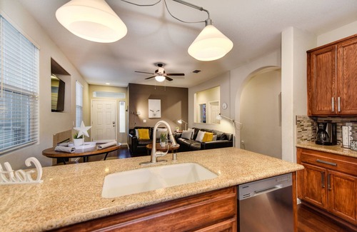 North Natomas House | Dragon House Next to Downtown Old Town, Airport Sleep Train Arena Parks Hospital