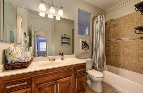 North Natomas House | Dragon House Next to Downtown Old Town, Airport Sleep Train Arena Parks Hospital