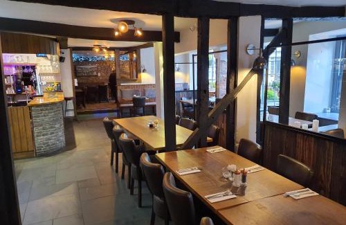 Crickhowell Hotel | Dragon Inn