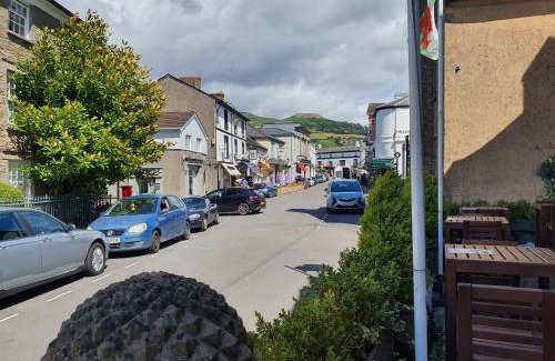 Crickhowell Hotel | Dragon Inn