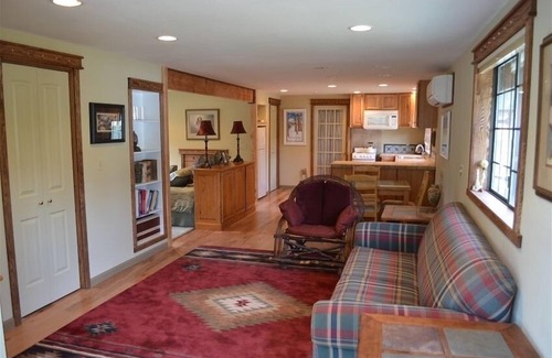 Mount Shasta Cottage | Dragon's Lair/Garden Loft, Very Private, Cov. Gar. 1 BR. 1 BA. 1 Mi to MS.