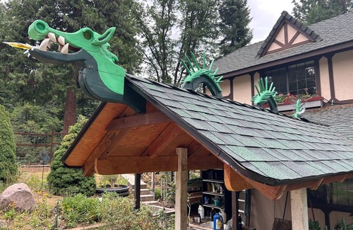 Mount Shasta Cottage | Dragon's Lair/Garden Loft, Very Private, Cov. Gar. 1 BR. 1 BA. 1 Mi to MS.