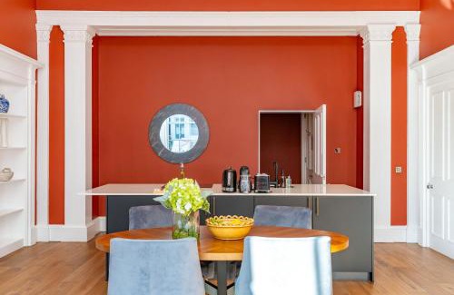 New Town Apartment | Dragon Suites Luxury Apartments at 9 Albyn Place