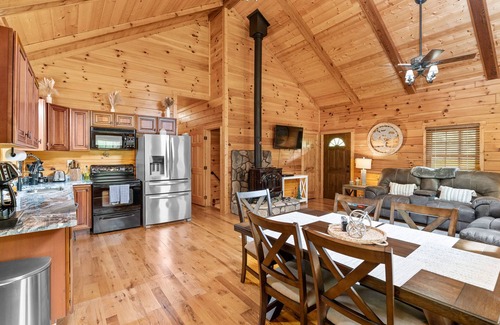 Nelsonville Cabin | Dragonfly Cabin Retreat with Movie Theater, Firepit, and Games - Nature's Escape