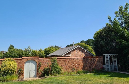 Christchurch House | Dragonfly cottage