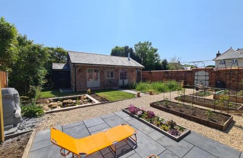 Christchurch House | Dragonfly cottage