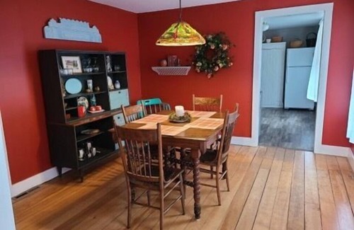Eagle River House | Dragonfly Cottage: Your Autumn Escape to Vibrant Colors and Adventure