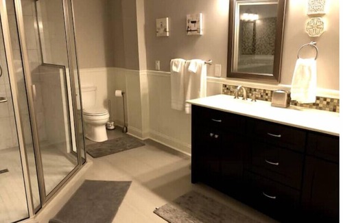 Gainesville House | Dragonfly cove-2 bedroom private apartment on lake