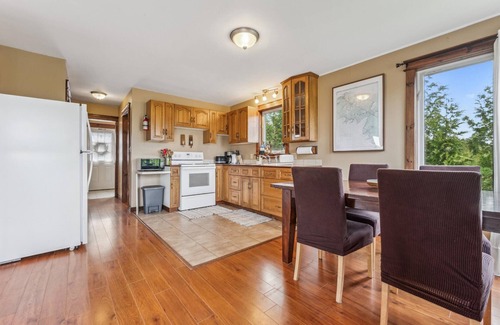 Northern Bruce Peninsula Cottage | Dragonfly Cove - Nature-Inspired Lakeside Living