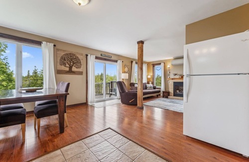 Northern Bruce Peninsula Cottage | Dragonfly Cove - Nature-Inspired Lakeside Living