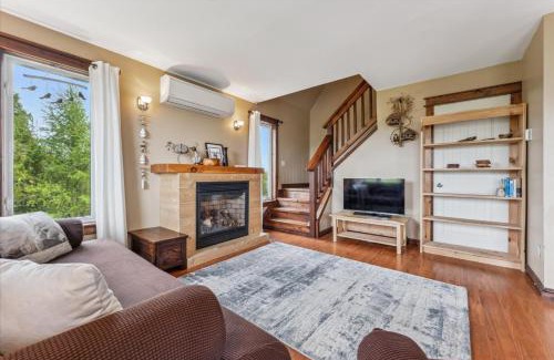 Northern Bruce Peninsula House | Dragonfly Cove - Nature-inspired Lakeside Living