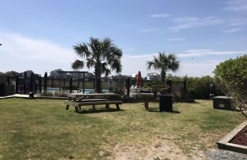 North Carolina Coast Villa | Dragonfly Daze (1-Bedroom Villa) by RedAwning