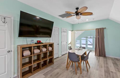 Port Bolivar House | Dragonfly & Flamingo