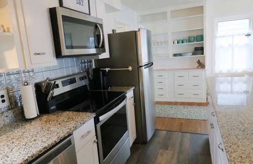 Mayville Cottage | Dragonfly House: Charming lakefront cottage with private dock!