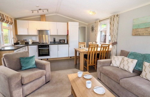Tunstall Cottage | DRAGONFLY, pet friendly, with hot tub in Hipswell