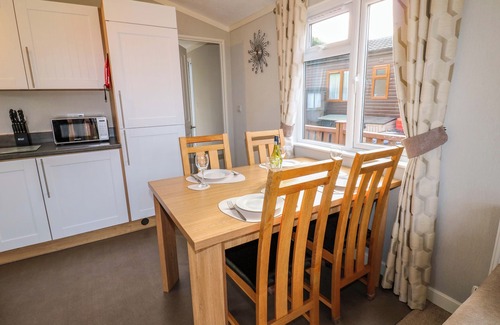 Tunstall Cottage | DRAGONFLY, pet friendly, with hot tub in Hipswell