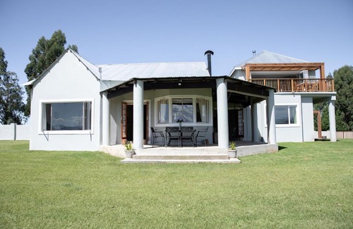 Kwa Sani House | Dragons Landing Guest Farm