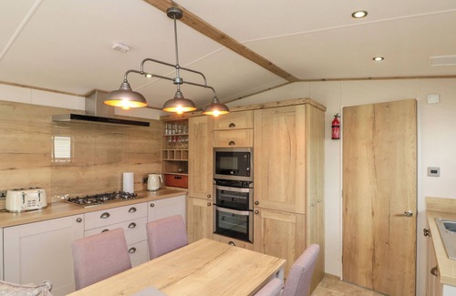 Cayton Bay Cottage | Drake 11