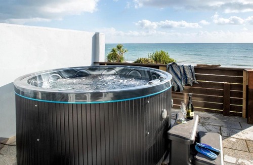 Portwrinkle House | Drake Cottage with Hot tub