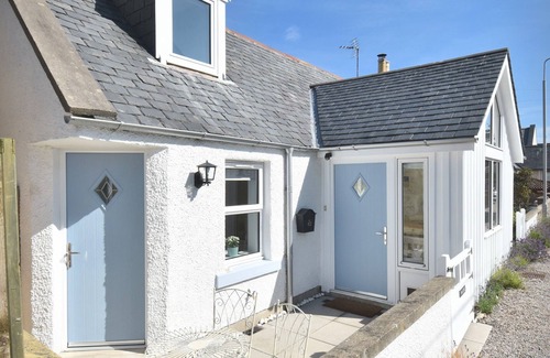 Findhorn Cottage | Dram Cottage, Findhorn Bay - sleeps 6 guests in 3 bedrooms