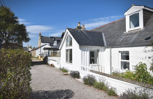 Findhorn Cottage | Dram Cottage, Findhorn Bay - sleeps 6 guests in 3 bedrooms
