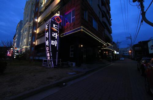Kunip Hotel | Drama Motel