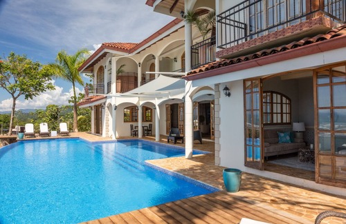 Playa Tortuga House | Dramatic Ocean View and Exclusive Island Beach - Ocean View Room #4