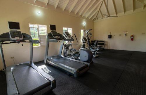 Mammee Bay Apartment | Drax Hall-Near Ocho Rios-King Bed-Pool-BBQ Grill-Gated Complex-Free Parking-Free Wifi 100Mbps