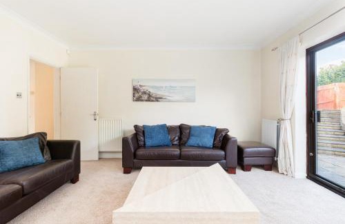 Tamworth House | Drayton Manor House FREE parking