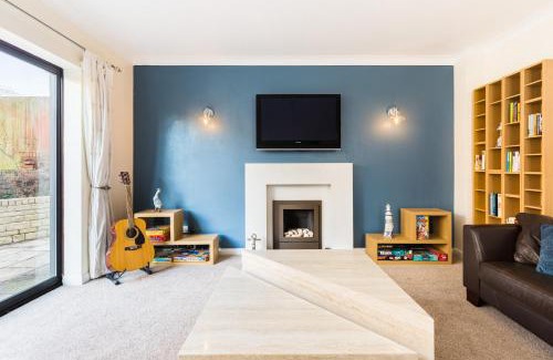 Tamworth House | Drayton Manor House FREE parking