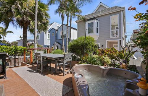 Mission Beach House | Dream 2 Story Home! Steps to the Ocean, Private Patio, AC, Hot Tub & BBQ