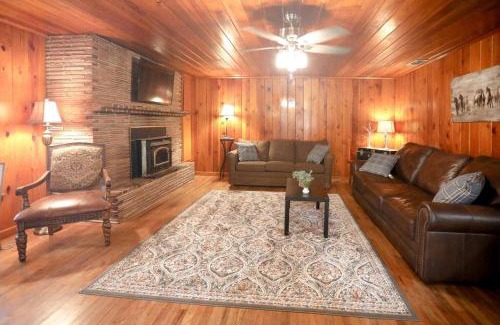 Clay House | Dream Acres Farm - 3 Bedrooms Kings/Queen/ Near Base