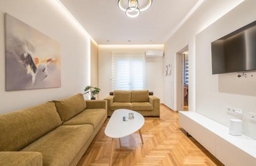 Exarhia Apartment | Dream Athens Stay Cozy 3BR with balcony