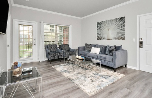 Central Southwest House | Dream Away 2 Bedroom 1 Bath Sleeps 6 Near NRG & Dwtwn Gym Pool
