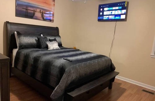 Pine Forest House | Dream Away Stay 5 Minutes from Fort Bragg