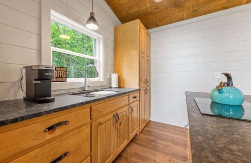 Mineral Bluff Cabin | Dream Big in this new Tiny Home! Hot tub, firepit