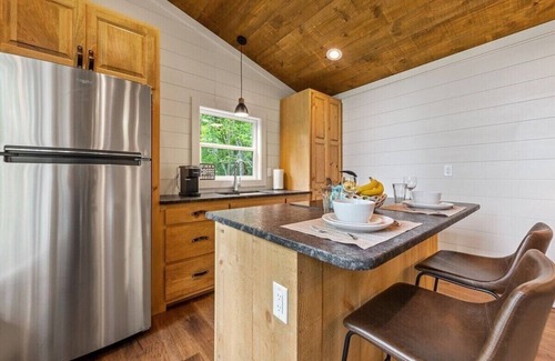 Mineral Bluff Cabin | Dream Big in this new Tiny Home! Hot tub, firepit
