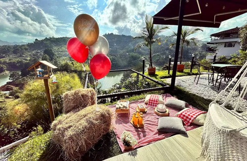 El Penol Cabin | Dream cabin with access to El Peñol lake