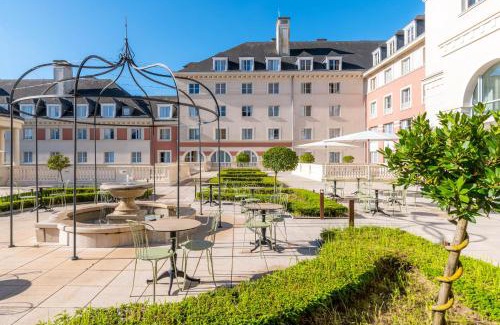 Magny-le-Hongre Hotel | Dream Castle Hotel Marne La Vallee