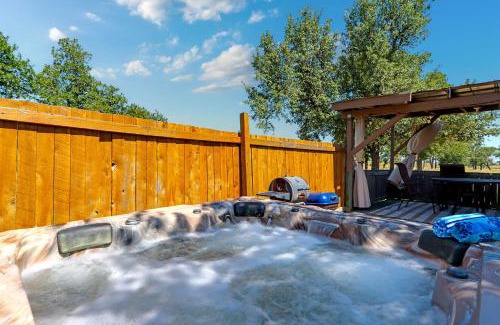 Fredericksburg House | Dream Catcher Hot tub Fire Pit Pet Friendly