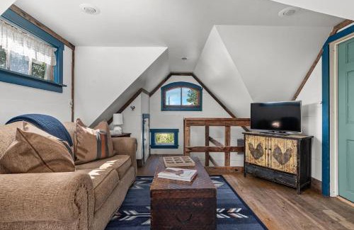 Fredericksburg House | Dream Catcher Hot tub Fire Pit Pet Friendly
