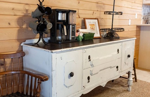 Lake City Cottage | Dream escape 5-bedroom LAKEFRONT Cottage for families & groups